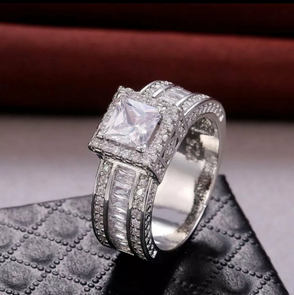 Super Shining Women Diamond Ring - Picture 5 of 6